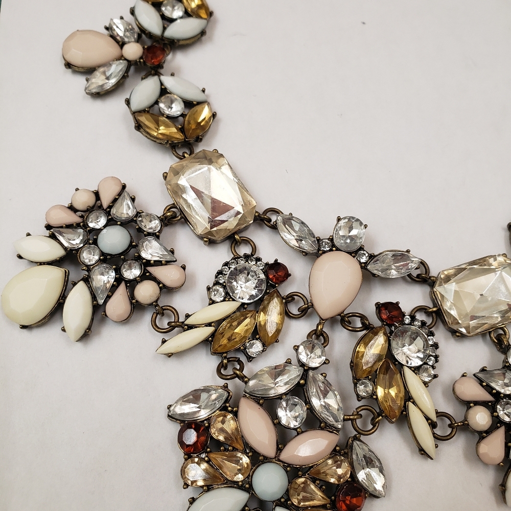Vintage, luxe glass crystal brass tone jeweled bib statement necklace - Picture 6 of 16